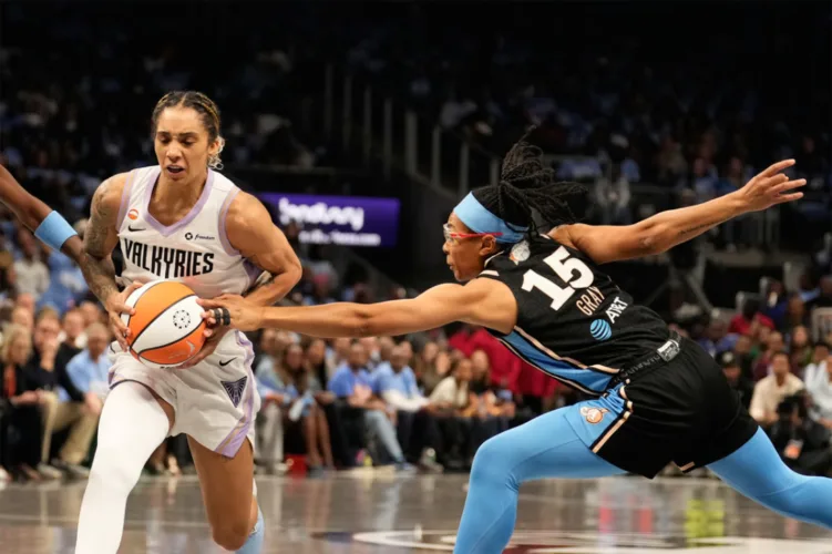 Dream's Gray plays through a hand injury in WNBA Finals